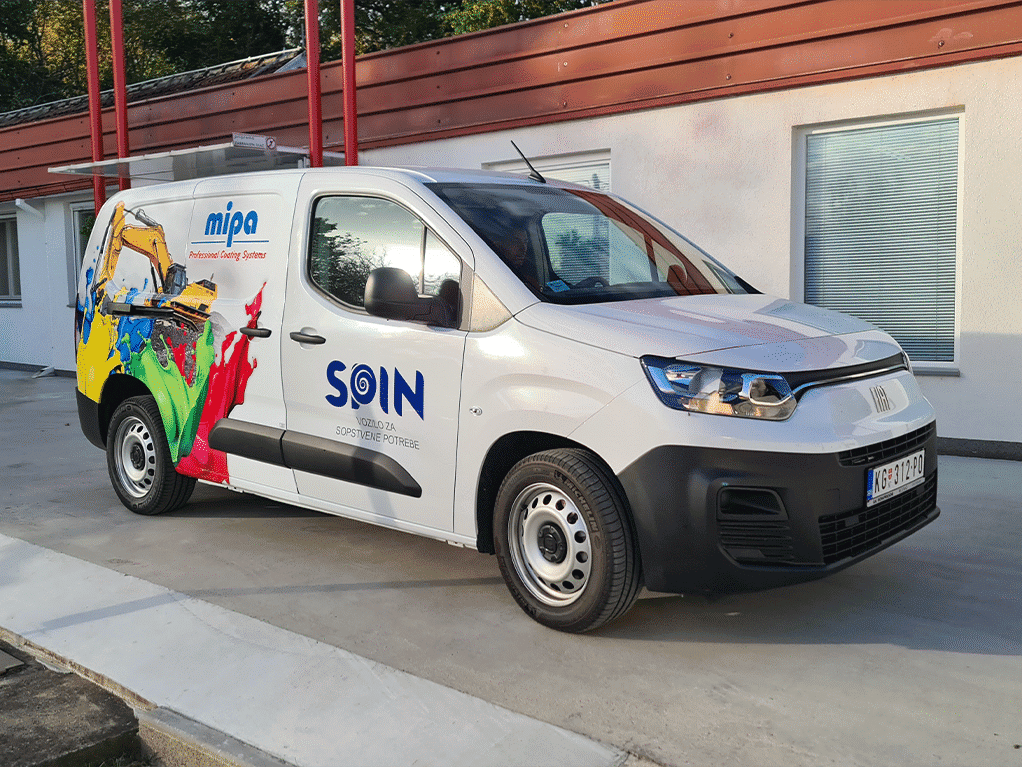 Profesionalna autografika i štampa na vozilima – brendiranje automobila, kamiona i cerada širom Srbije