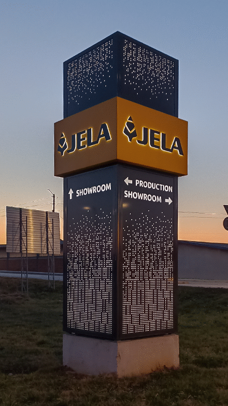 Izrada i montaža totema i reklamnih pilona – visoki reklamni stubovi sa LED osvetljenjem širom Srbije i Evrope